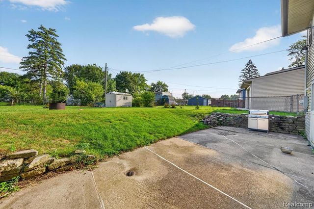 31882 Lynne Drive, Rockwood, MI 48173