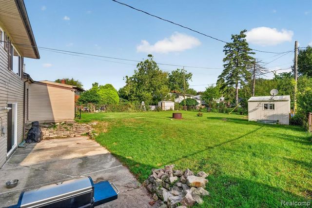 31882 Lynne Drive, Rockwood, MI 48173