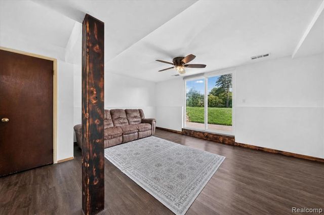 31882 Lynne Drive, Rockwood, MI 48173
