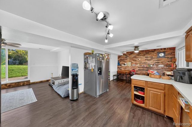 31882 Lynne Drive, Rockwood, MI 48173