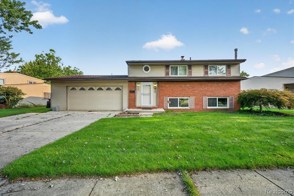 31882 Lynne Drive, Rockwood, MI 48173