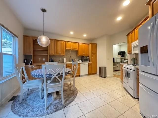 103 Sunflower Ridge Road, South Setauket, NY 11720