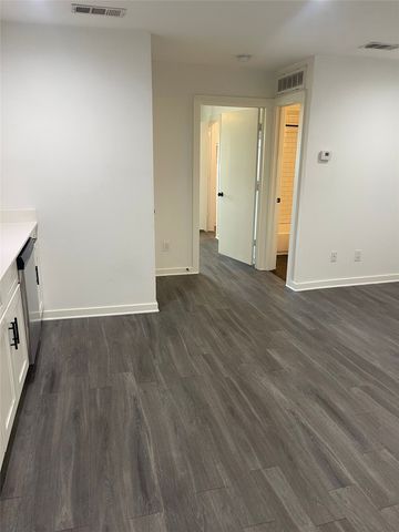 321 E 8th Street 203, Dallas, TX 75203