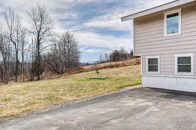 1061 Weeks Hill Road, Stowe, VT 05672