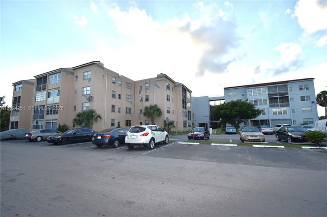 2850 Somerset Drive 414L, Lauderdale Lakes, FL 33311
