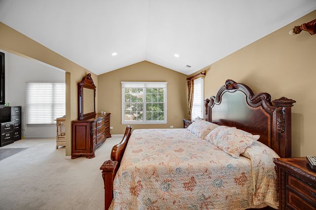 22 Red Tail Drive, Hawthorn Woods, IL 60047
