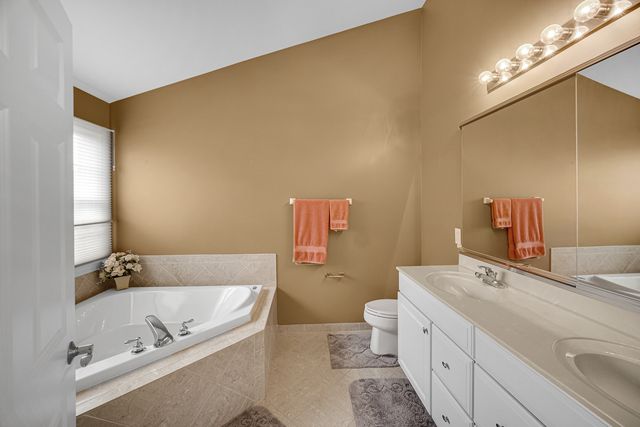 22 Red Tail Drive, Hawthorn Woods, IL 60047