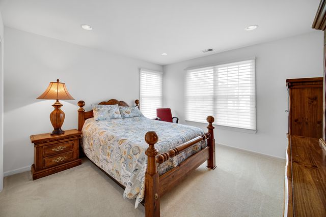 22 Red Tail Drive, Hawthorn Woods, IL 60047