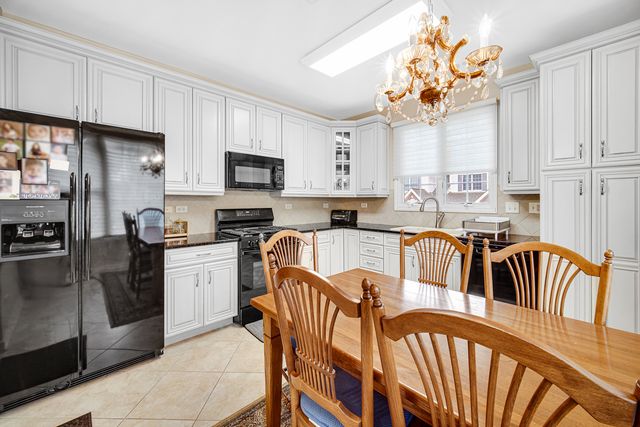 22 Red Tail Drive, Hawthorn Woods, IL 60047