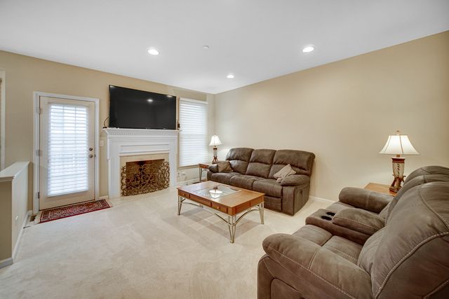 22 Red Tail Drive, Hawthorn Woods, IL 60047