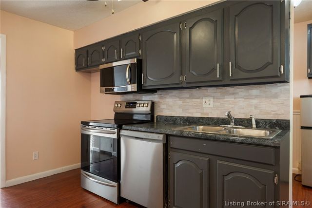 1700 Tennyson Drive, Clarksville, IN 47129