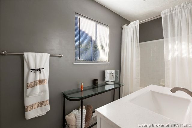 1700 Tennyson Drive, Clarksville, IN 47129
