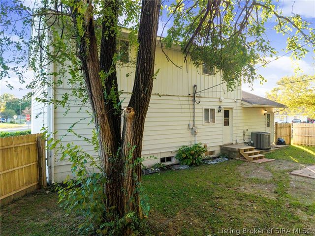1700 Tennyson Drive, Clarksville, IN 47129