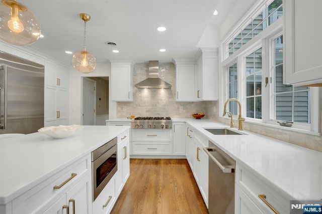 48 Hopper Farm Road, Upper Saddle River, NJ 07458