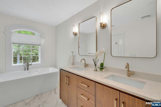 48 Hopper Farm Road, Upper Saddle River, NJ 07458