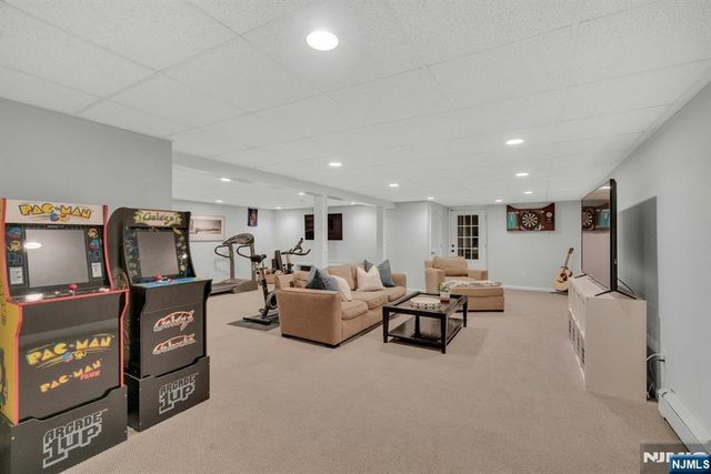 48 Hopper Farm Road, Upper Saddle River, NJ 07458