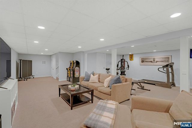 48 Hopper Farm Road, Upper Saddle River, NJ 07458