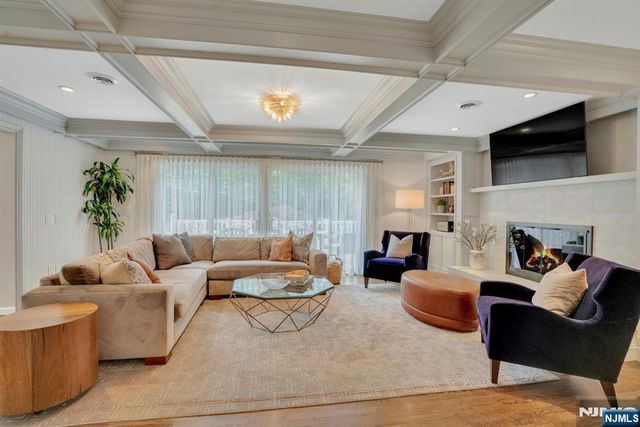 48 Hopper Farm Road, Upper Saddle River, NJ 07458