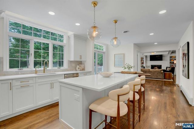 48 Hopper Farm Road, Upper Saddle River, NJ 07458