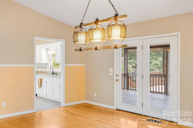 6 Arrowhead Lane, Weaverville, NC 28787