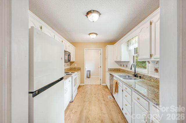 6 Arrowhead Lane, Weaverville, NC 28787