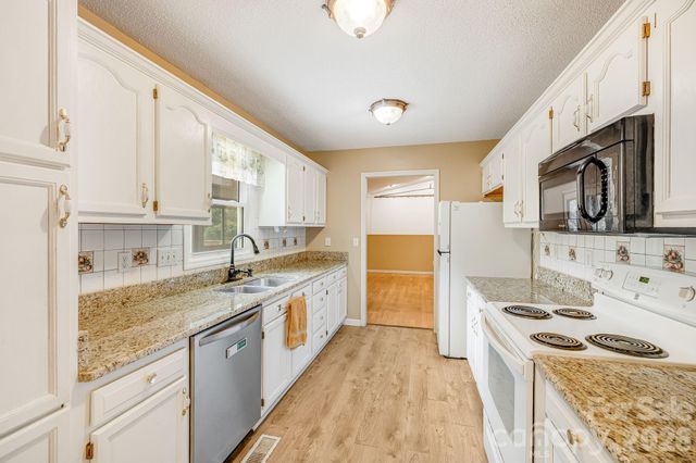 6 Arrowhead Lane, Weaverville, NC 28787