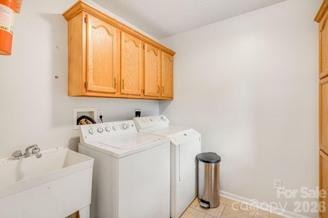 6 Arrowhead Lane, Weaverville, NC 28787