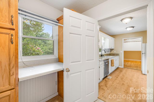 6 Arrowhead Lane, Weaverville, NC 28787
