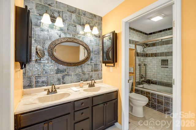 6 Arrowhead Lane, Weaverville, NC 28787