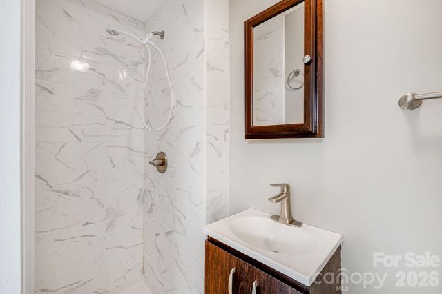 6 Arrowhead Lane, Weaverville, NC 28787