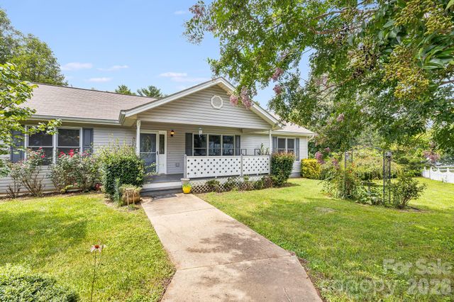 6 Arrowhead Lane, Weaverville, NC 28787