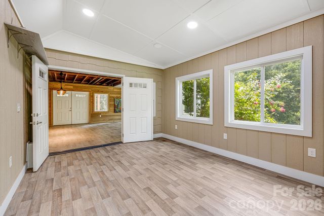 6 Arrowhead Lane, Weaverville, NC 28787
