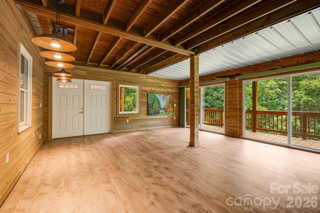 6 Arrowhead Lane, Weaverville, NC 28787