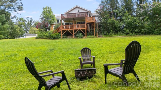 6 Arrowhead Lane, Weaverville, NC 28787
