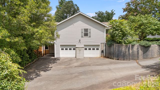 6 Arrowhead Lane, Weaverville, NC 28787