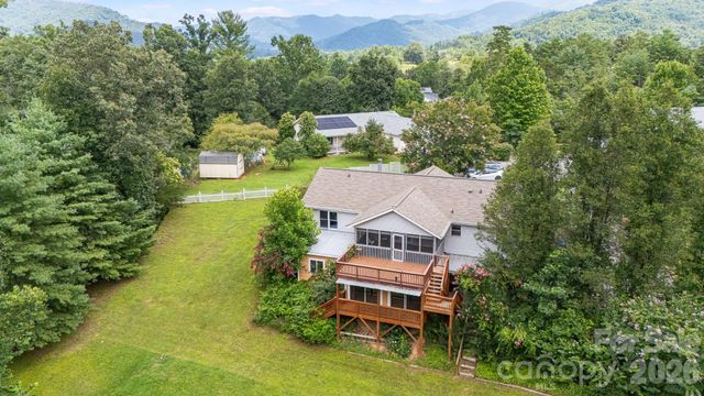 6 Arrowhead Lane, Weaverville, NC 28787