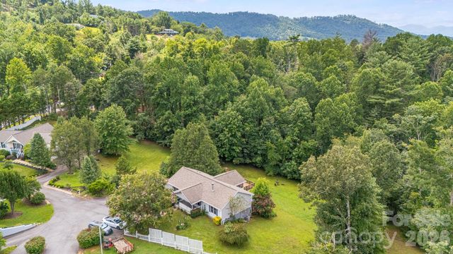 6 Arrowhead Lane, Weaverville, NC 28787