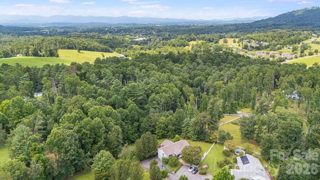 6 Arrowhead Lane, Weaverville, NC 28787