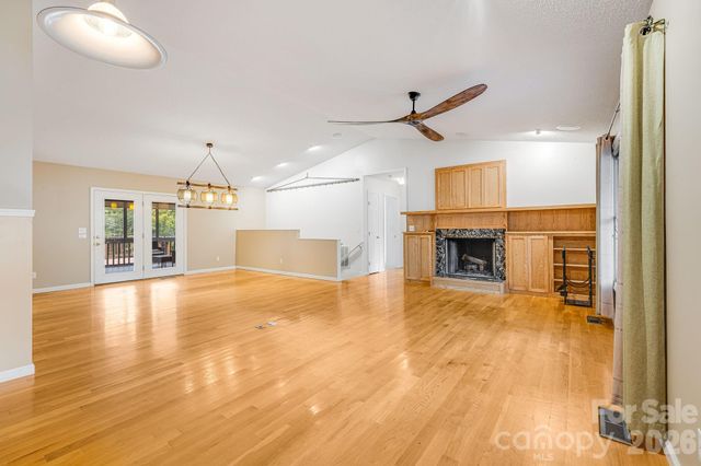 6 Arrowhead Lane, Weaverville, NC 28787