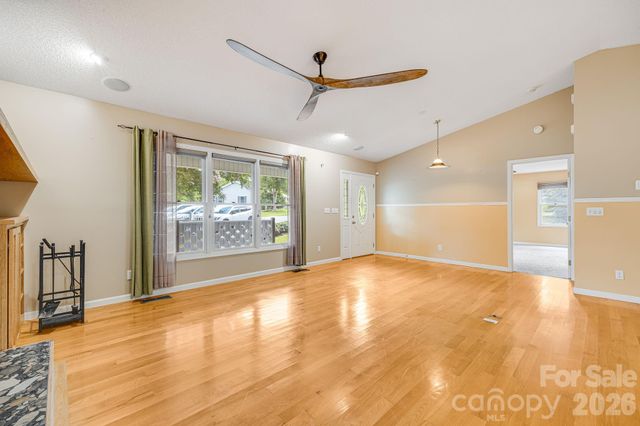 6 Arrowhead Lane, Weaverville, NC 28787