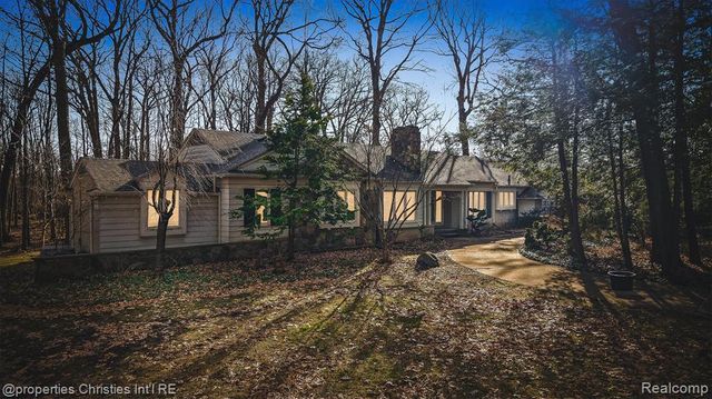 870 Highwood Drive, Bloomfield Hills, MI 48304