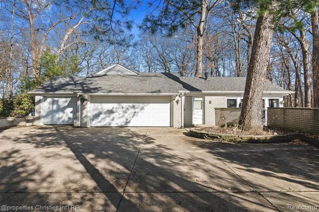 870 Highwood Drive, Bloomfield Hills, MI 48304