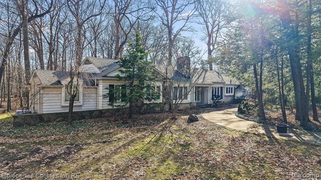 870 Highwood Drive, Bloomfield Hills, MI 48304