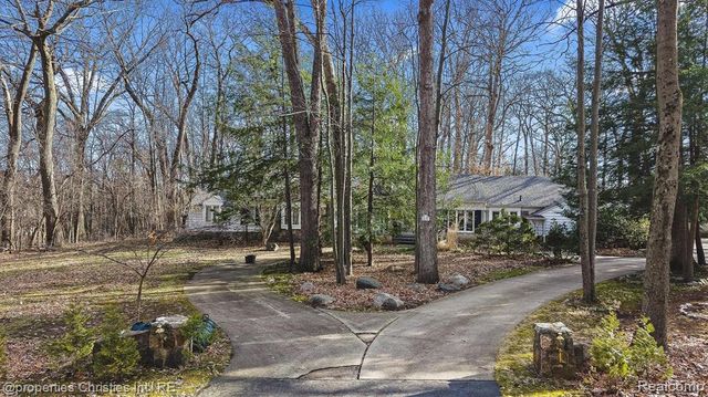 870 Highwood Drive, Bloomfield Hills, MI 48304