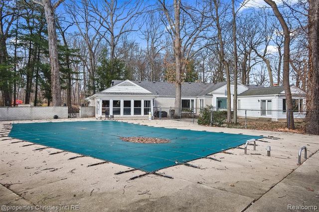 870 Highwood Drive, Bloomfield Hills, MI 48304