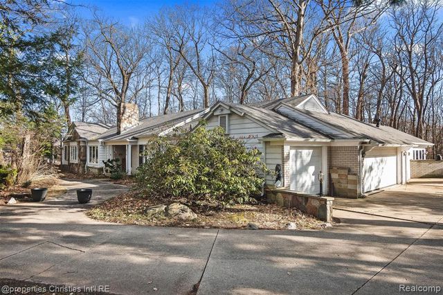 870 Highwood Drive, Bloomfield Hills, MI 48304