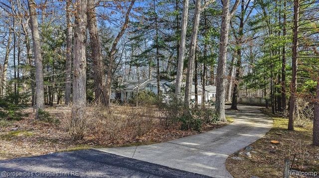 870 Highwood Drive, Bloomfield Hills, MI 48304