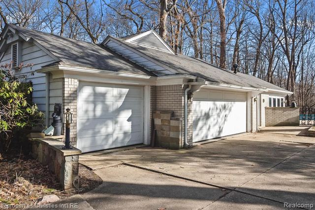 870 Highwood Drive, Bloomfield Hills, MI 48304