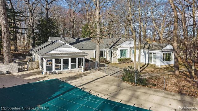 870 Highwood Drive, Bloomfield Hills, MI 48304