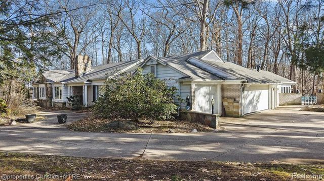 870 Highwood Drive, Bloomfield Hills, MI 48304